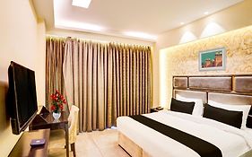 Super Townhouse Pitampura West Enclave