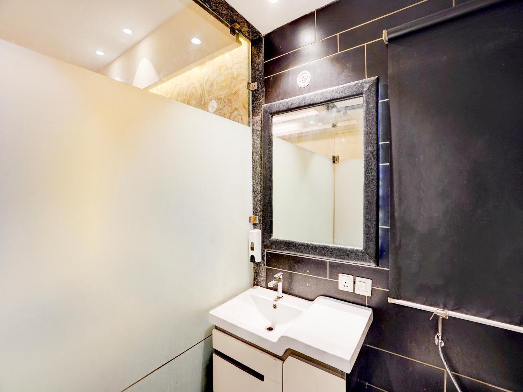 Super Townhouse Pitampura West Enclave Hotel Delhi  Exterior photo